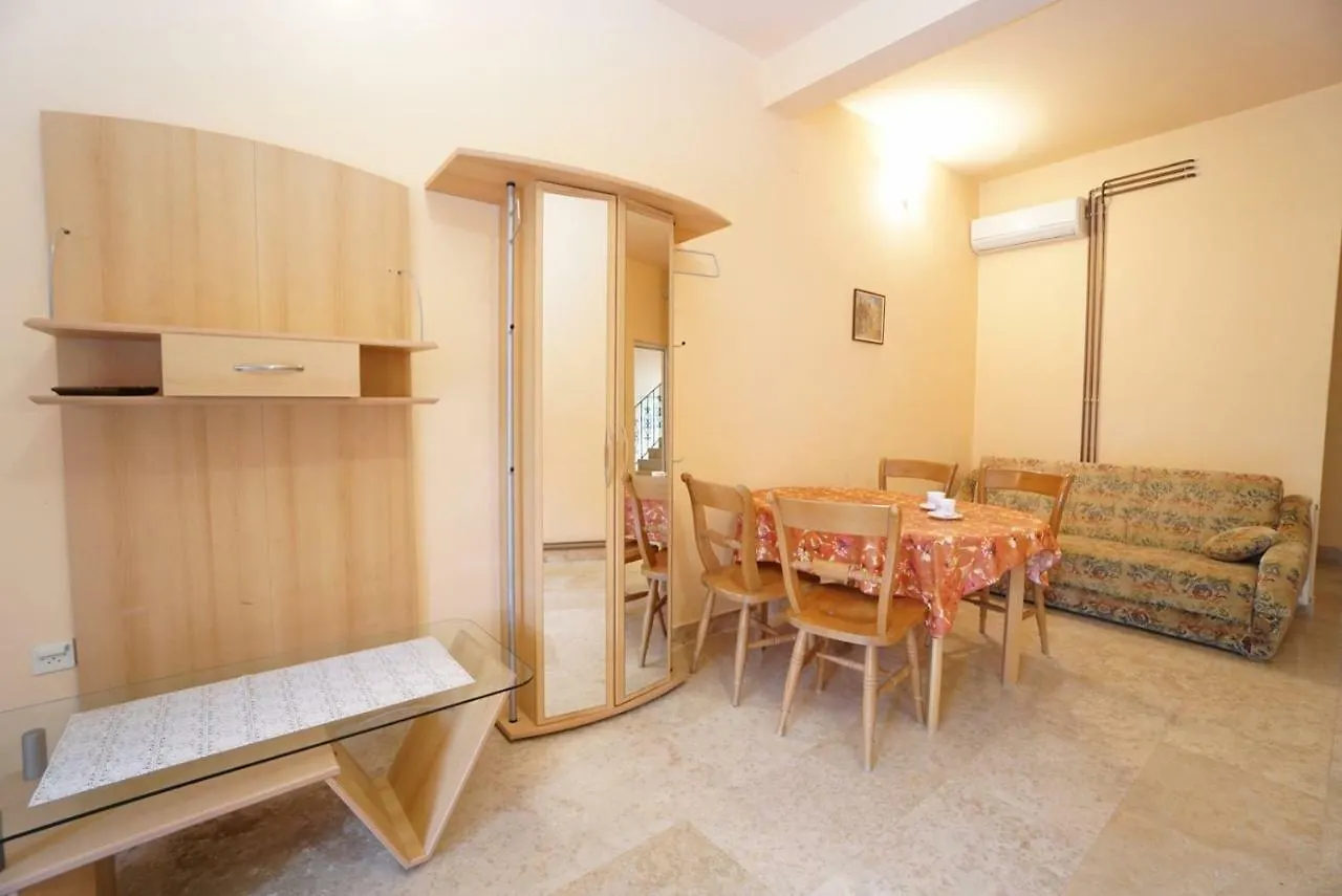 Apartments Branka Zambratija