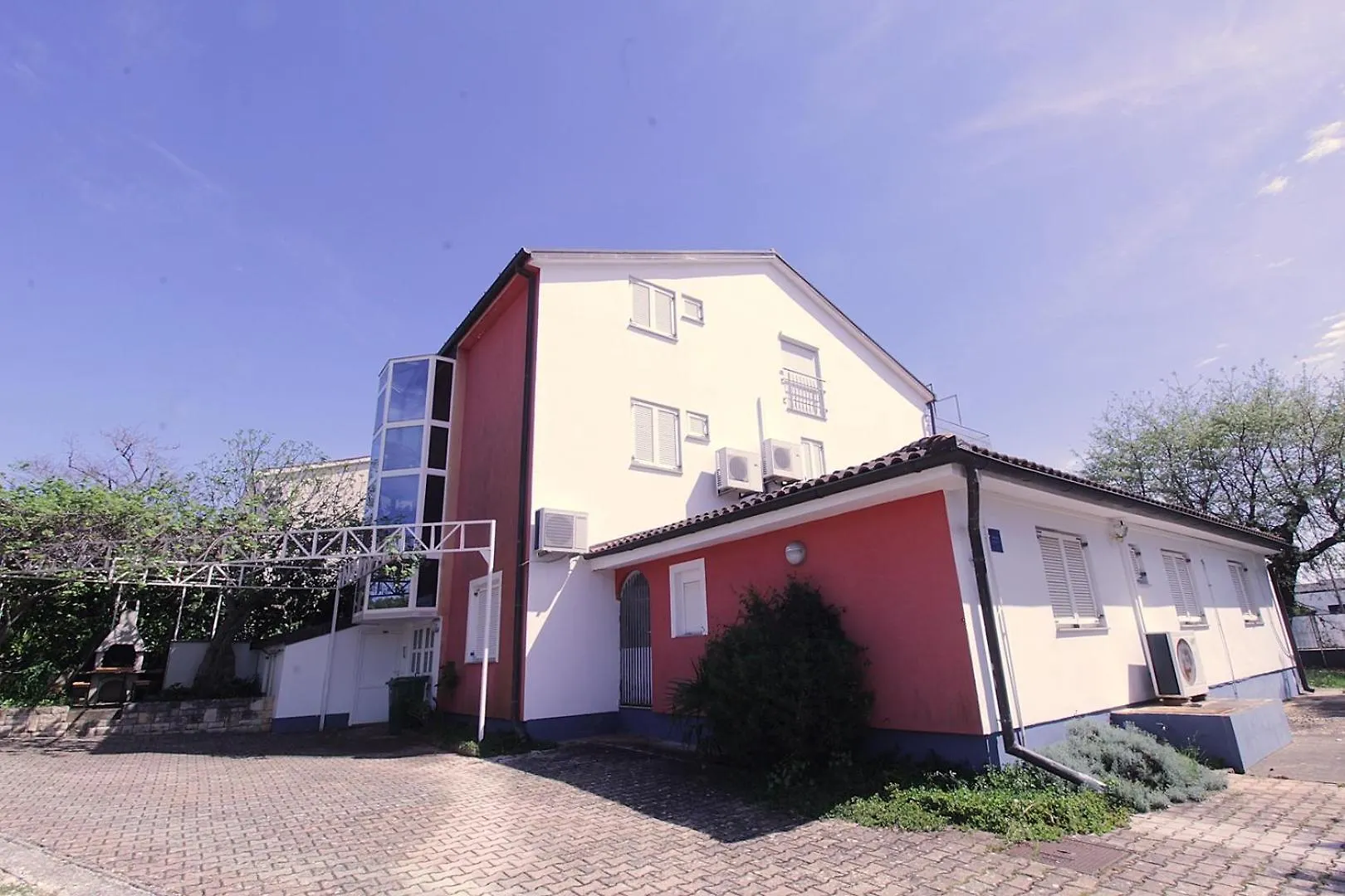 Apartments Branka Zambratija